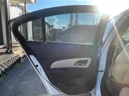 Used 2016 Chevrolet Cruze LTZ image 19