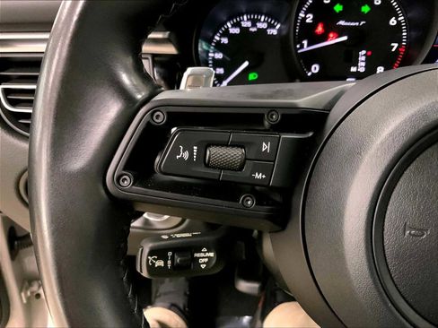 Certified 2023 Porsche Macan Turbo image 27