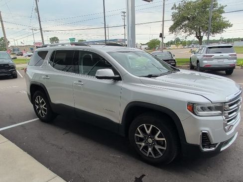 Used 2020 GMC Acadia SLE w/ Driver Convenience Package FWD image 2
