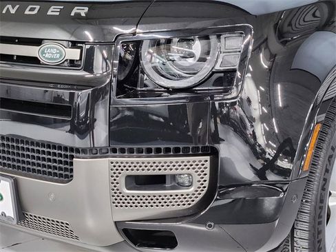 Used 2025 Land Rover Defender 110 X-Dynamic SE image 12