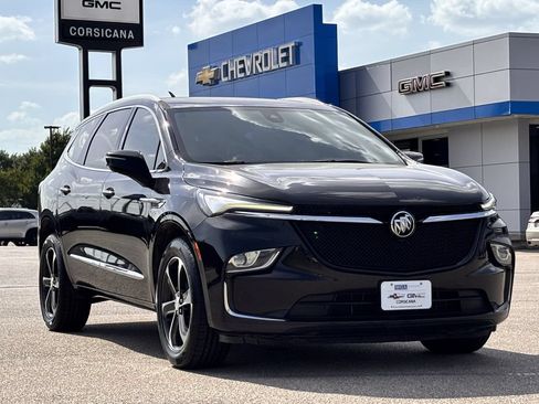 Used 2022 Buick Enclave Essence w/ Experience Buick Package FWD image 2