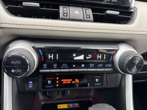 Used 2022 Toyota RAV4 Limited image 16