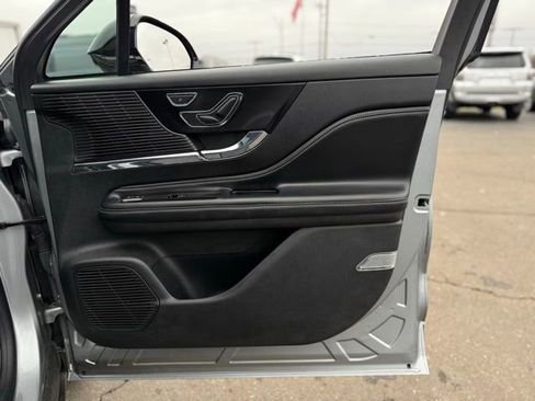 Used 2022 Lincoln Corsair AWD w/ Premium Package image 19