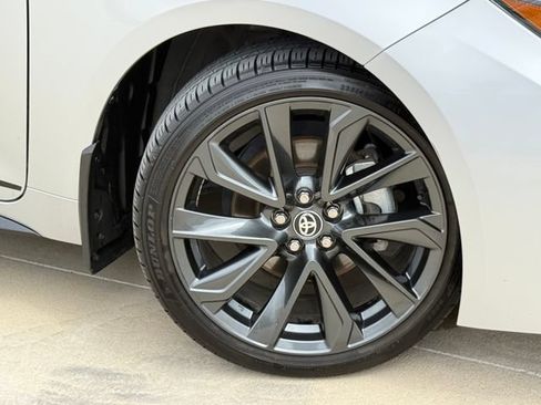 Used 2025 Toyota Corolla SE FWD image 2