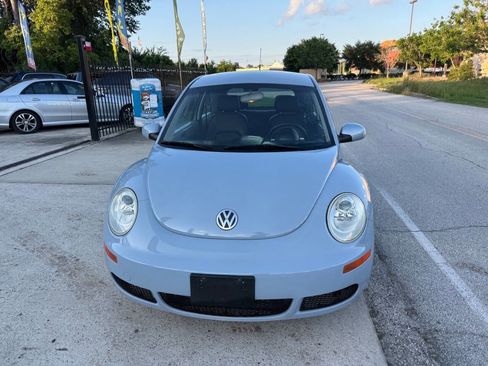 Used 2010 Volkswagen Beetle Coupe FWD image 3