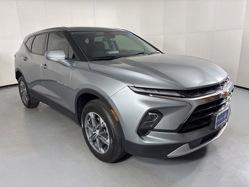 Used 2025 Chevrolet Blazer LT image 2