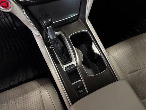 Used 2018 Honda Accord Touring image 20