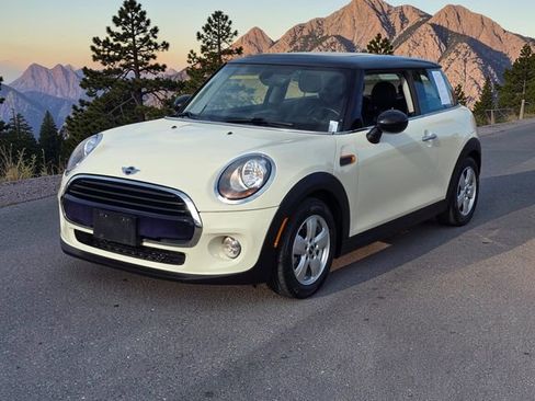 Used 2018 MINI Cooper 2-Door Hardtop w/ Cold Weather Package image 4
