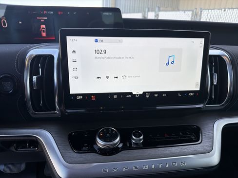 Certified 2025 Ford Expedition Platinum image 45