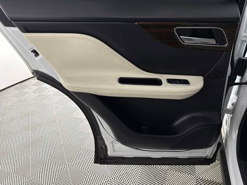 Used 2017 Jaguar F-PACE Prestige image 11