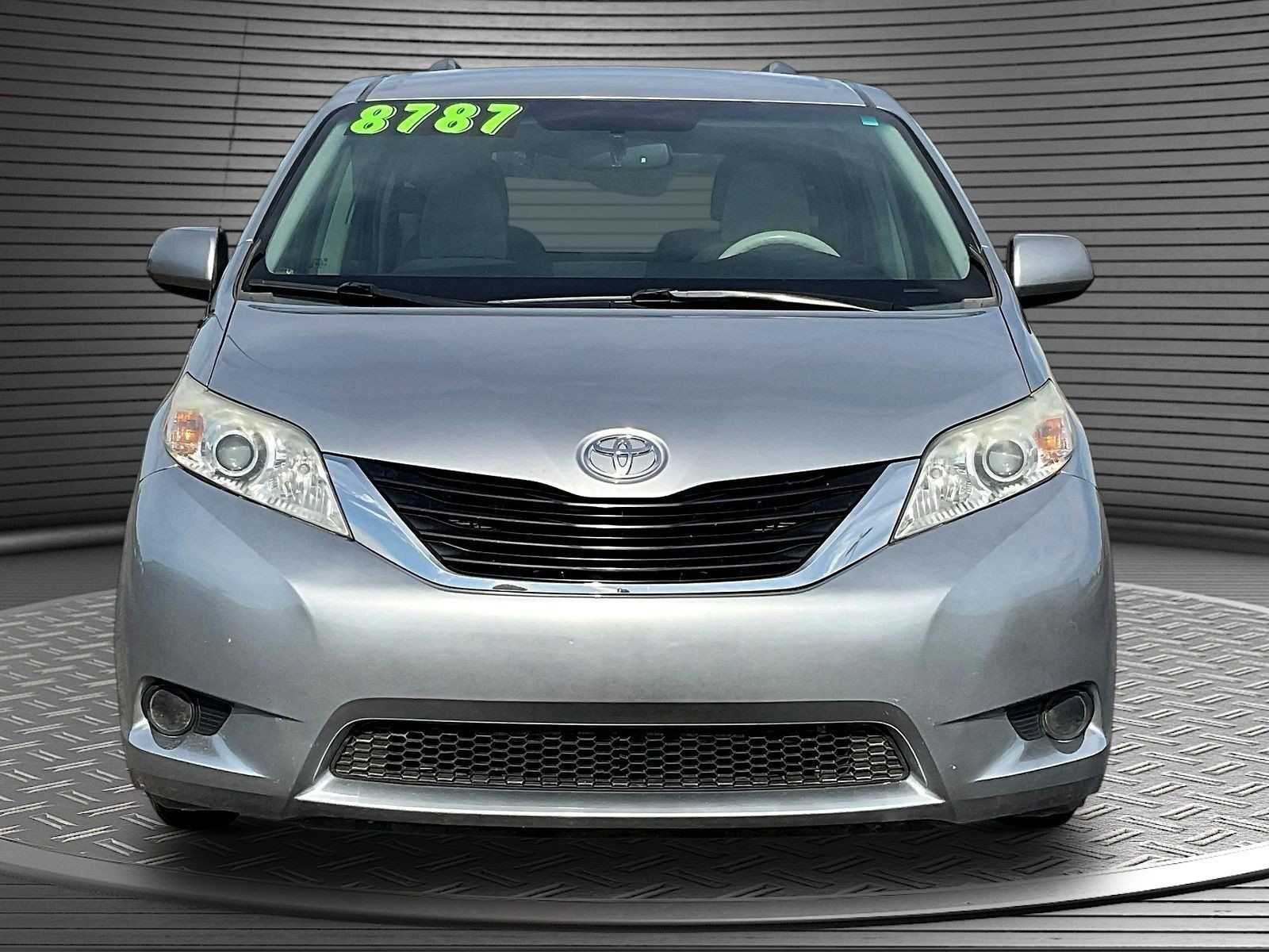 Used 2013 Toyota Sienna LE FWD image 2