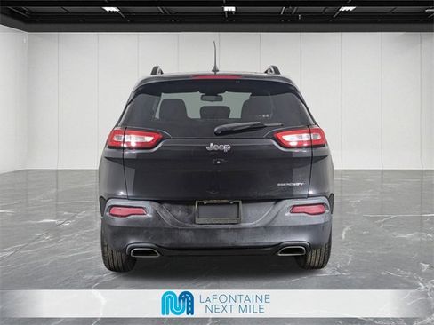 Used 2016 Jeep Cherokee Sport image 4