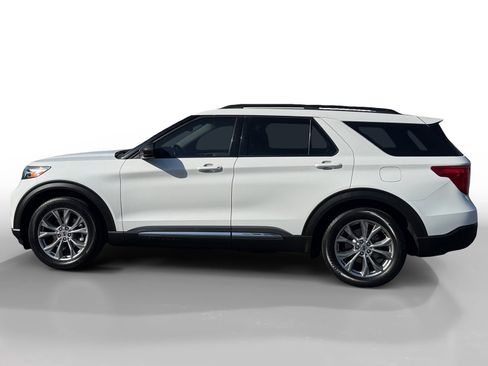 Used 2021 Ford Explorer XLT w/ Equipment Group 202A RWD image 2