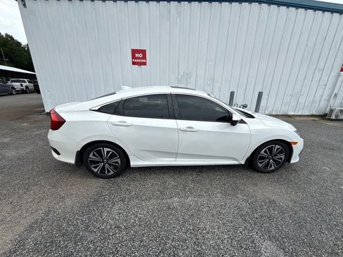 Used 2018 Honda Civic EX-T image 9