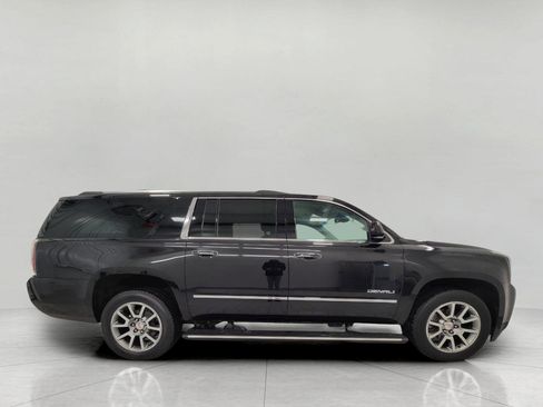 Used 2019 GMC Yukon XL Denali image 12