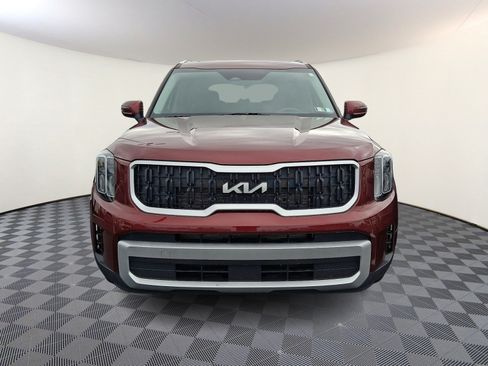 Used 2024 Kia Telluride EX w/ EX Captain's Chair Package AWD/4WD image 2