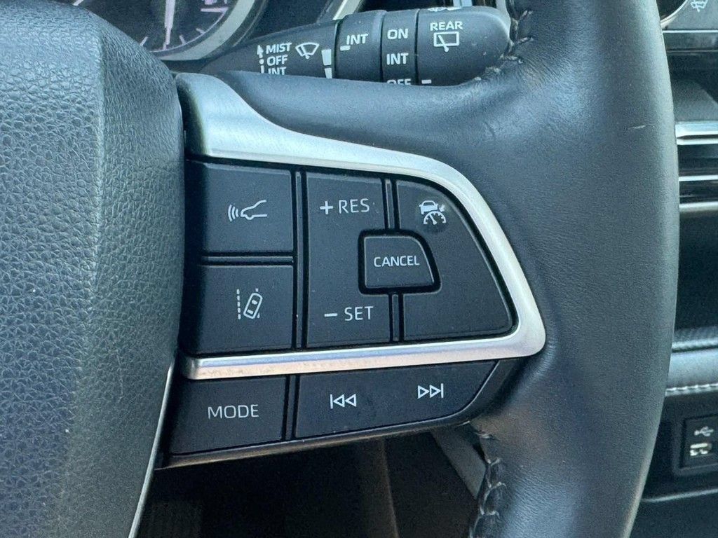 Used 2022 Toyota Highlander XLE AWD/4WD image 28