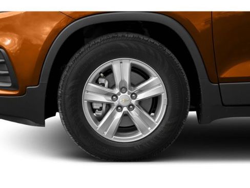 Used 2019 Chevrolet Trax LT w/ LT Convenience Package image 11