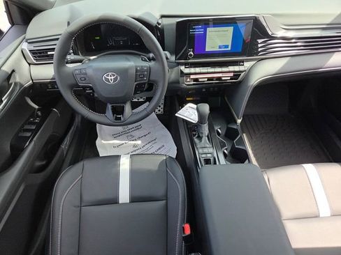New 2026 Toyota Camry Hybrid FWD image 8
