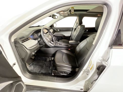 Used 2022 Jeep Compass Latitude w/ Sun and Sound Group image 19