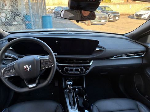 Used 2025 Buick Envista Sport Touring image 32