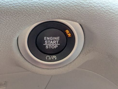 Used 2024 Chrysler Pacifica Touring-L FWD image 27