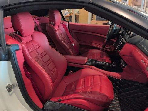 Used 2011 Ferrari California image 15