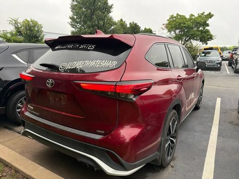Used 2022 Toyota Highlander XSE FWD image 3