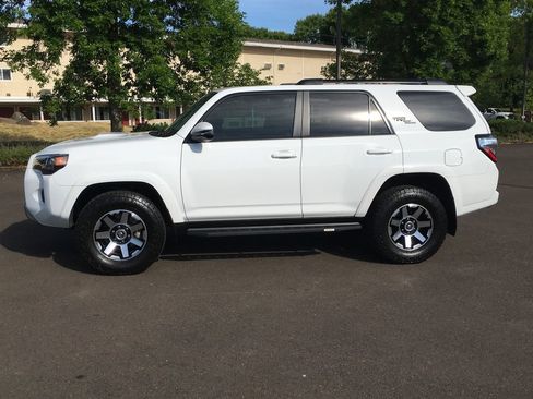 Used 2023 Toyota 4Runner TRD Off-Road Premium w/ Moonroof Package AWD/4WD image 3
