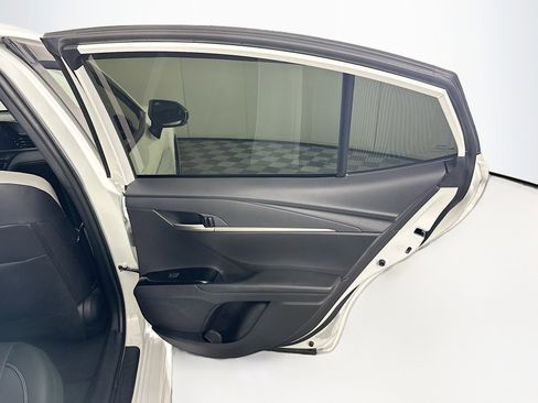 Used 2025 Toyota Camry SE w/ Convenience Package image 28