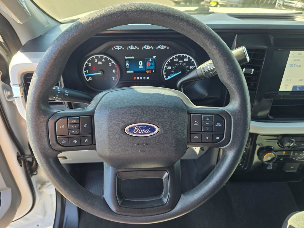 Used 2025 Ford F250 XLT w/ FX4 Off-Road Package AWD/4WD image 19