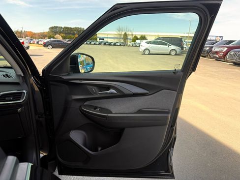 Used 2023 Chevrolet TrailBlazer LT FWD image 37
