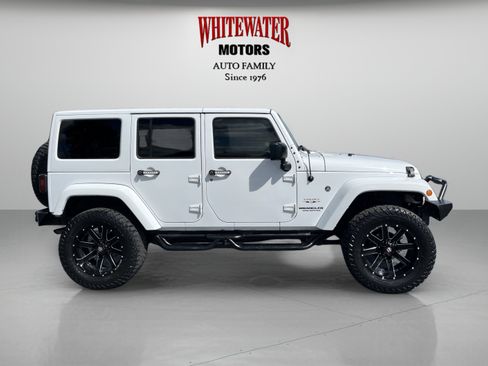 Used 2017 Jeep Wrangler Unlimited Sahara w/ Connectivity Group AWD/4WD image 6