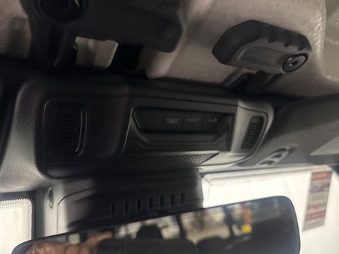 Used 2025 Jeep Gladiator Willys image 14