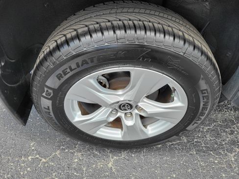 Used 2021 Toyota RAV4 XLE FWD image 38