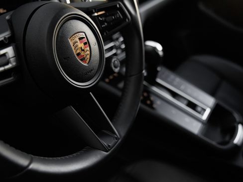 Certified 2025 Porsche Macan Turbo AWD/4WD image 20