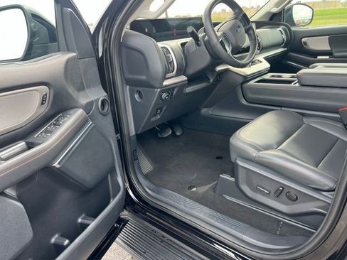 Used 2025 Ford Expedition Active image 9