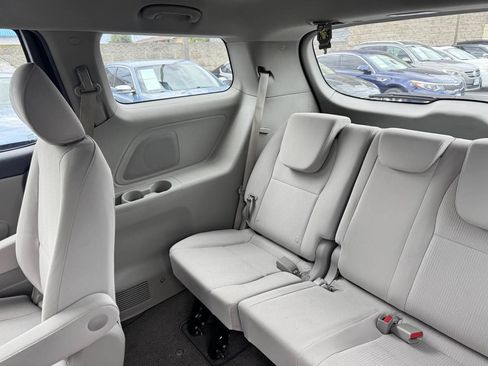 Used 2019 Kia Sedona L FWD image 28