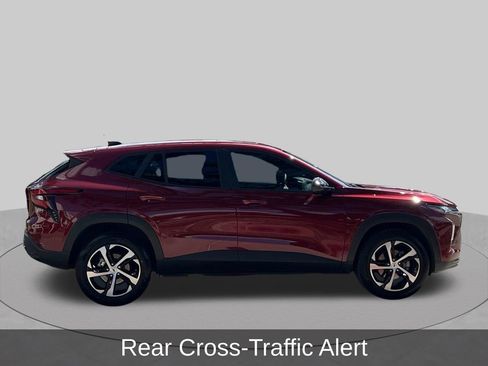 Used 2025 Chevrolet Trax RS w/ Sunroof Package FWD image 7