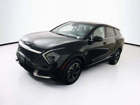 Used 2025 Kia Sportage LX image 3