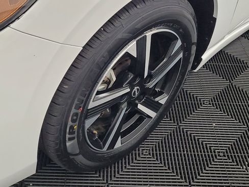 Used 2025 Nissan Sentra SV FWD image 31