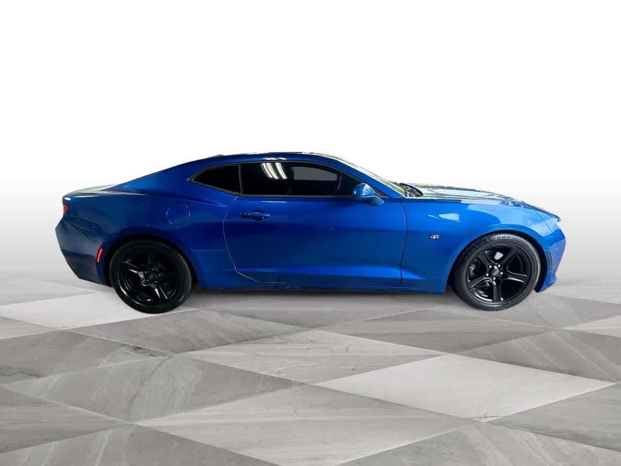Used 2018 Chevrolet Camaro LT RWD image 9