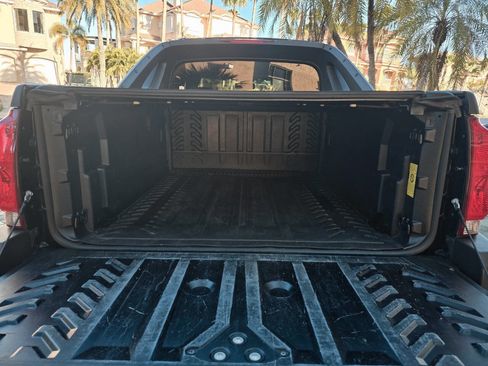 Used 2006 Chevrolet Avalanche Z66 w/ Sun And Sound Package image 11