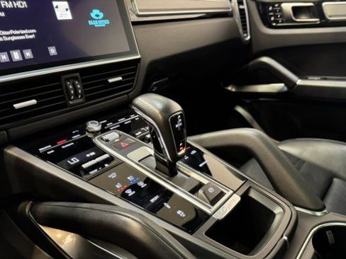 Used 2021 Porsche Cayenne Turbo image 17