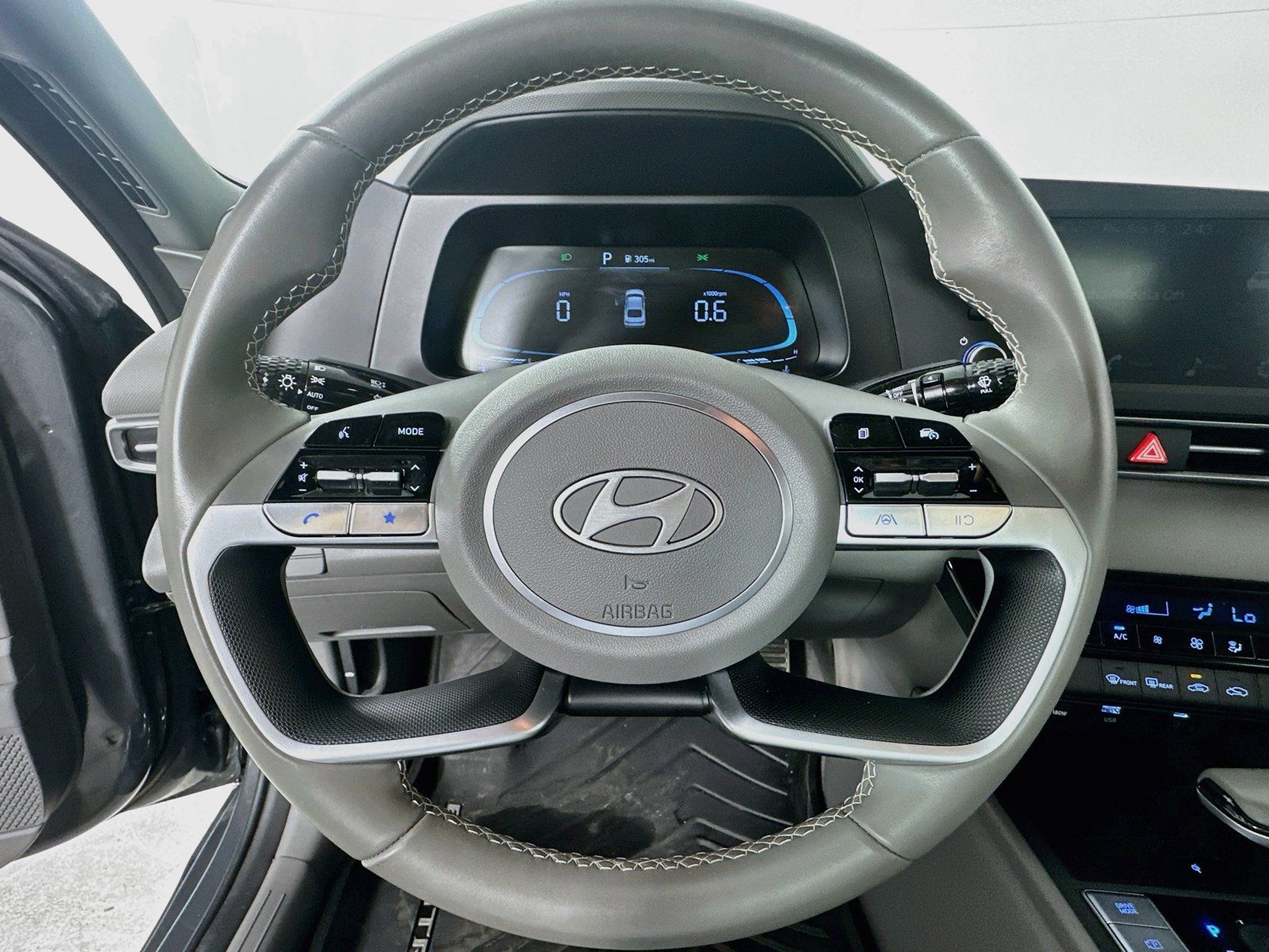 Used 2025 Hyundai Elantra Sport FWD image 11