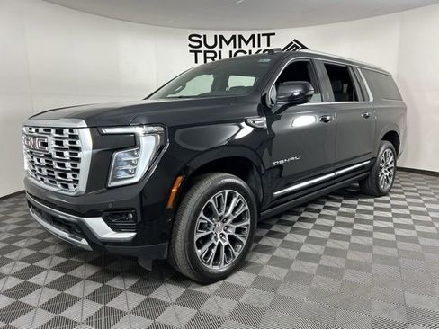 Used 2025 GMC Yukon XL Denali w/ Denali Reserve Package image 2