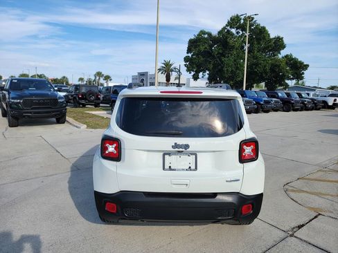Used 2019 Jeep Renegade Latitude FWD image 4
