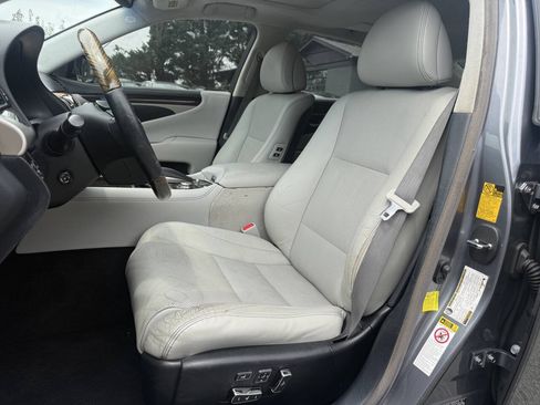 Used 2014 Lexus LS 460 L RWD image 9