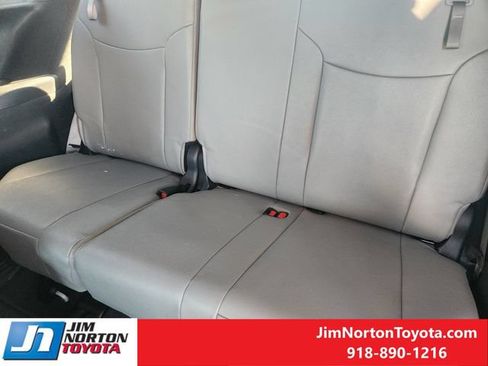 Used 2025 Toyota Sienna XLE AWD/4WD image 29