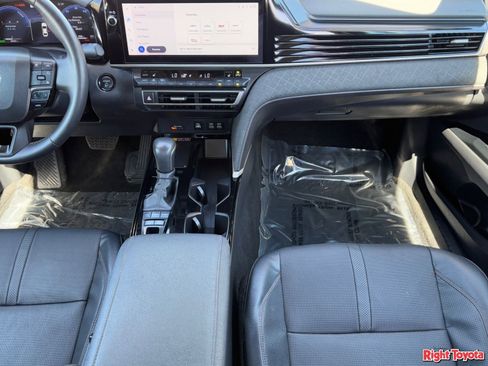 Certified 2025 Toyota Camry XLE image 17